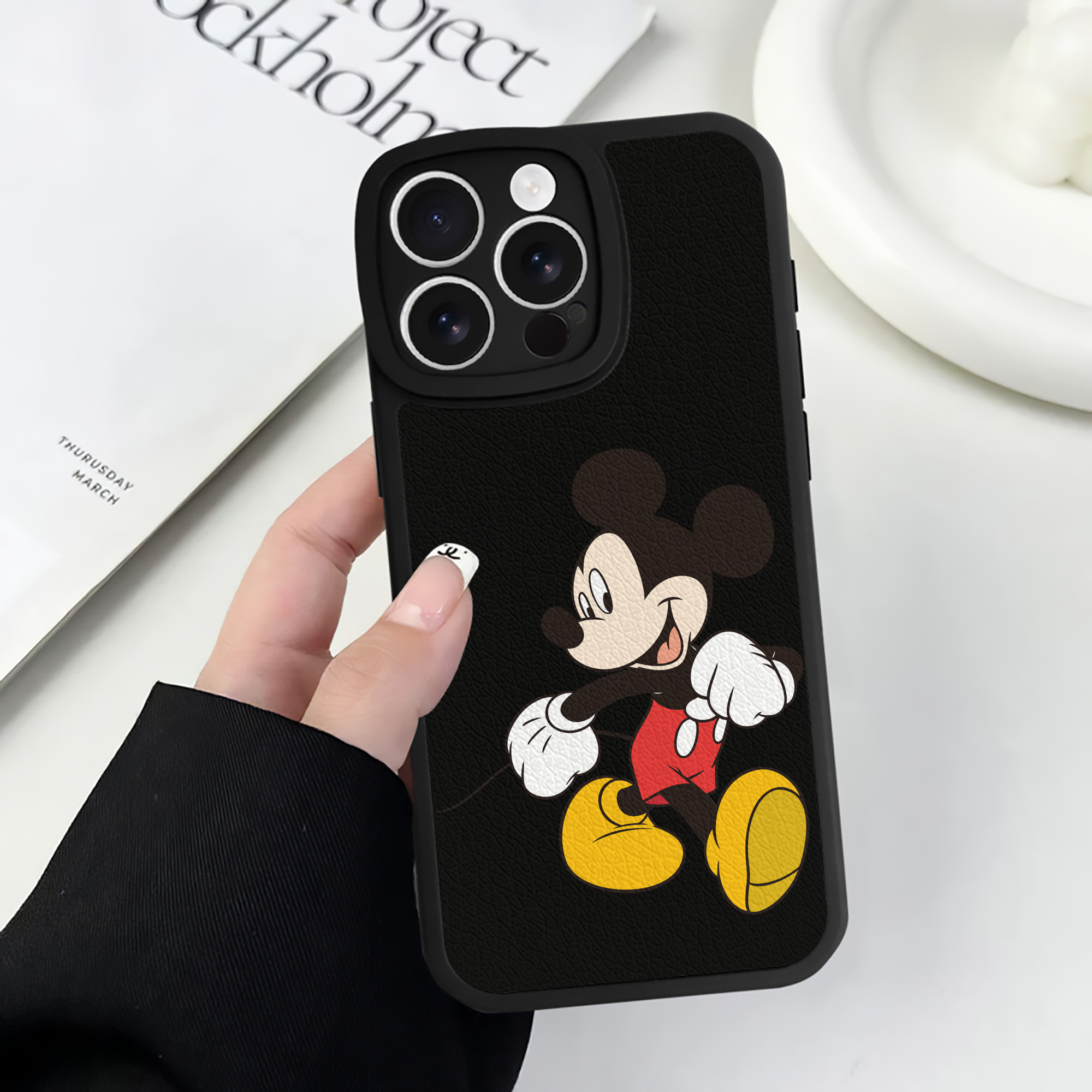 （画像用） ミッキーマウス Mickey Mouse 【iPhone 16シリーズ対応】シリコンスマホケース（レザー調） 材質：シリコン